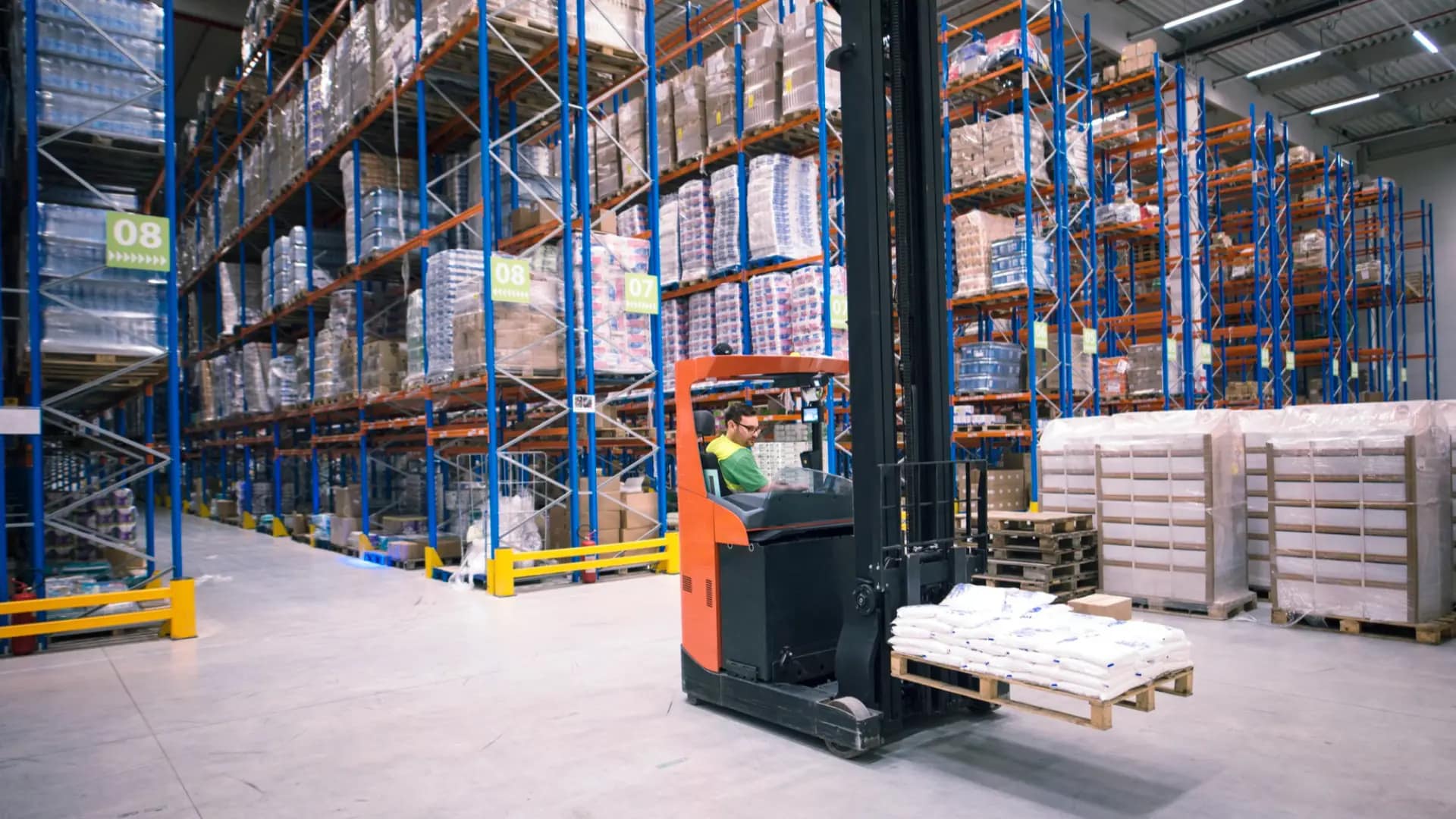 Benefits of Using Forklift for Commercial Industry